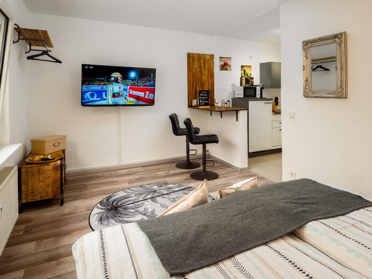 Gemuetliche & Individuelle Ferienwohnungen In Krefeld - Junik Apartments Esterno foto