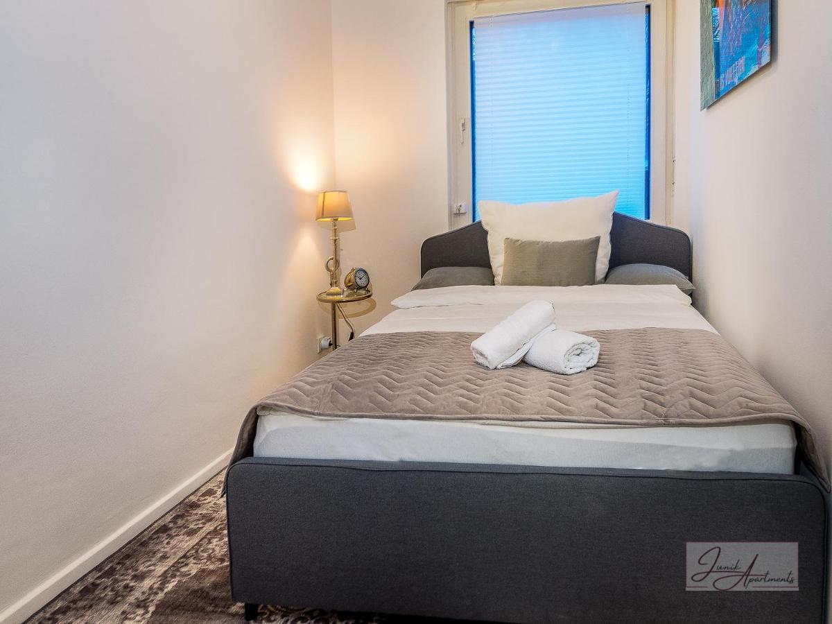 Gemuetliche & Individuelle Ferienwohnungen In Krefeld - Junik Apartments Esterno foto