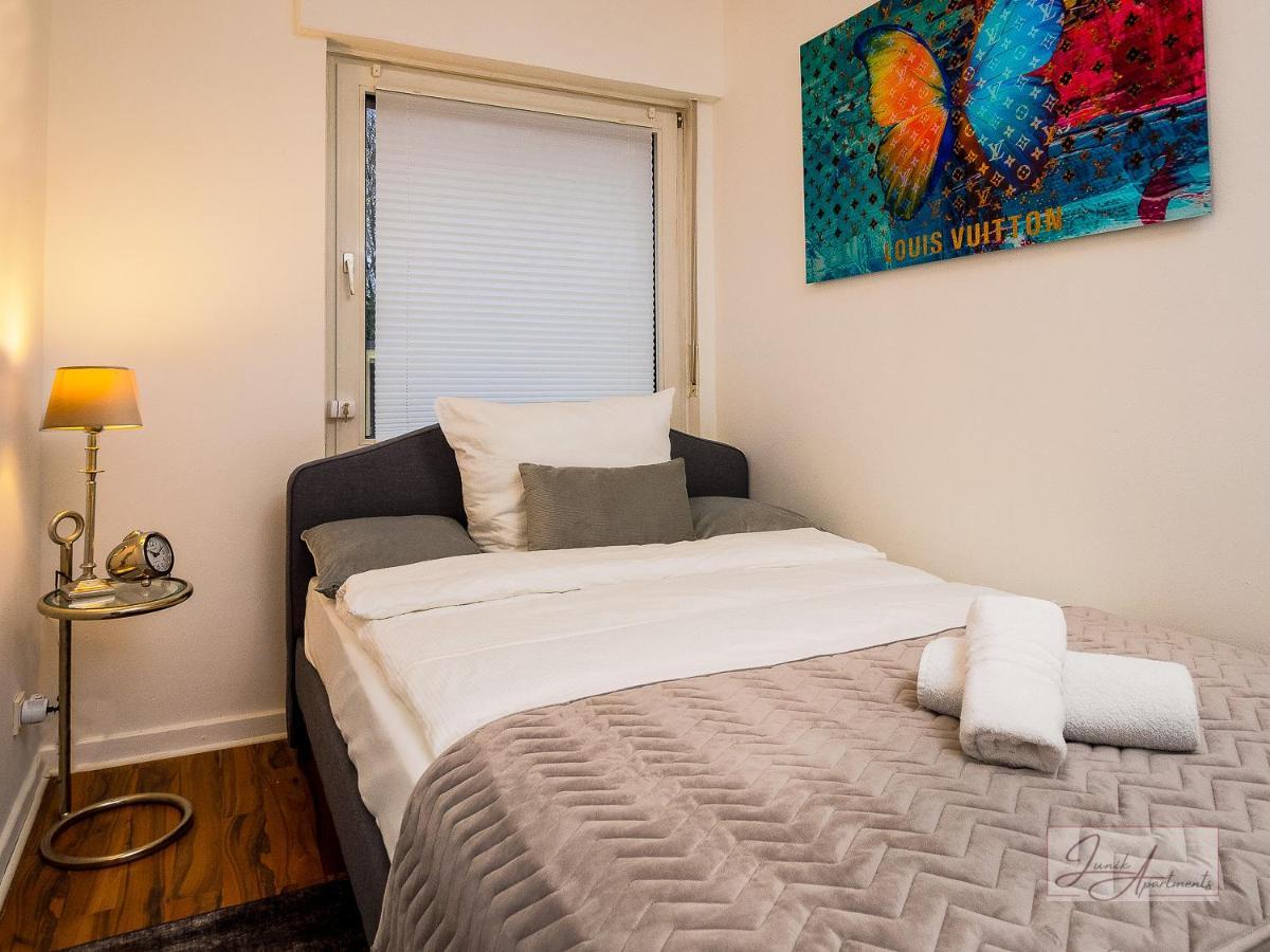 Gemuetliche & Individuelle Ferienwohnungen In Krefeld - Junik Apartments Esterno foto